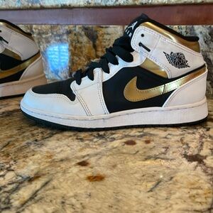 Nike Air Jordan high top/ black/white with gold